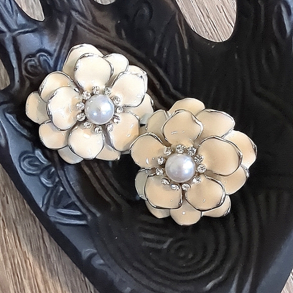 Flower Ivory Enamel and Pearl Rhinestone Clips On Earrings - Picture 1 of 4